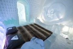 104-The-dreamy-fox-Uninen-kettu-Double-suite-2024-Arctic-SnowHotel-Glass-Igloos-7